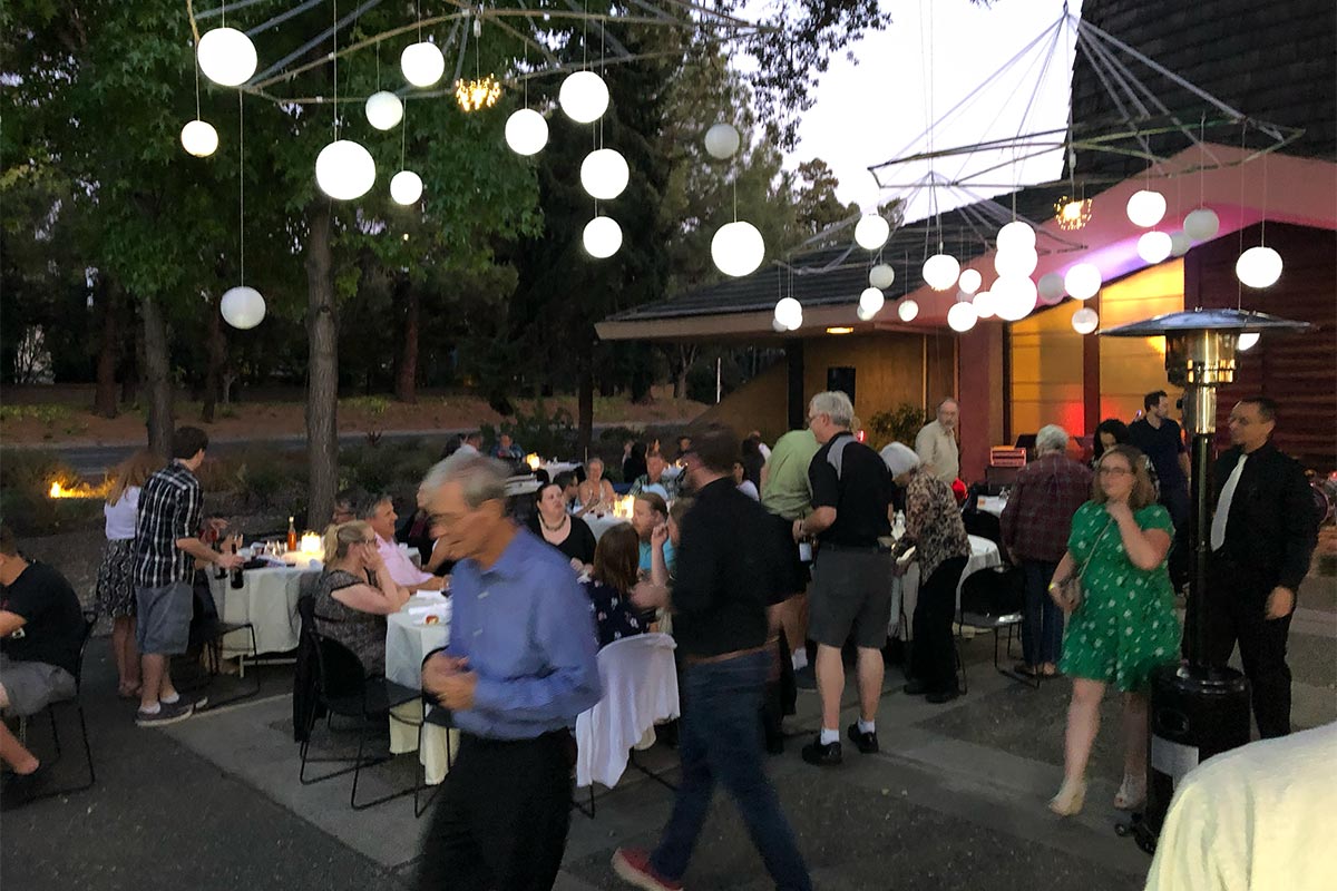 Fundraiser under the oak in Moutnain View